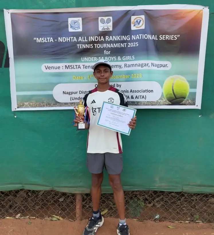 Sparsh receiving trophy for winning the National School Games held in Madhya Pradesh